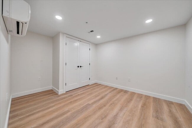 Building Photo - Newly Renovated 1BR & 2BR Apartments in Vinton - Premium Finishes!