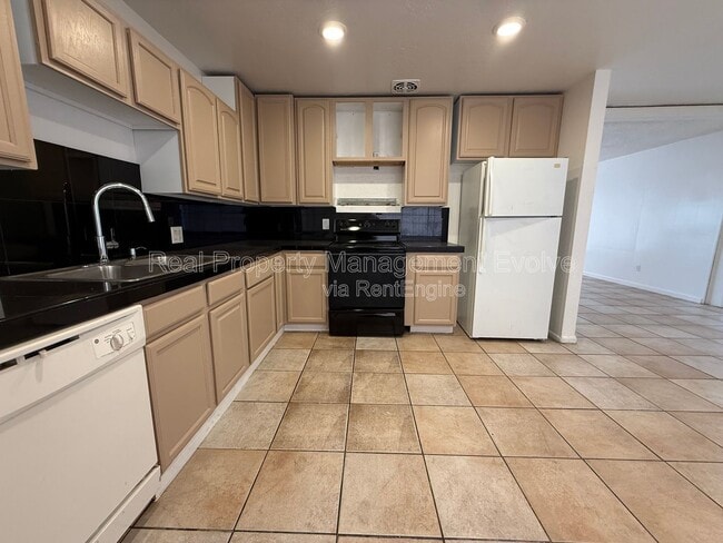 Building Photo - 3926 W Bethany Home Rd