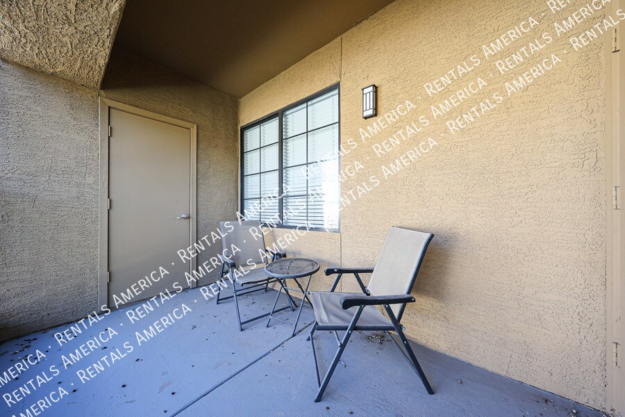 Building Photo - 5302 E Van Buren St