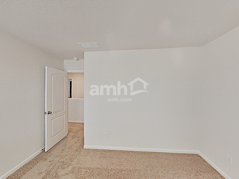 Building Photo - 3022 Wingadee Dr