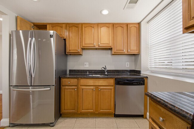 Building Photo - Congress Heights Three Bedroom W/Washer & Dryer In Unit!