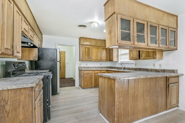 Building Photo - 3103 SW 27th Ave