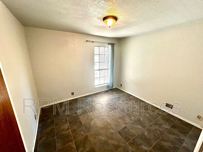 Building Photo - 723 Rimrock Rd