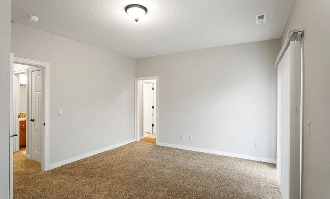 Building Photo - Beautiful and Spacious Single Family Condo...