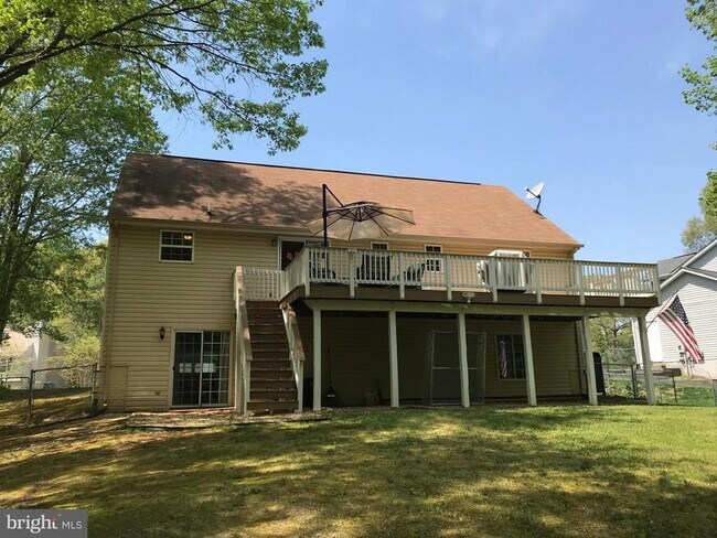 Building Photo - 8 Plumosa Dr