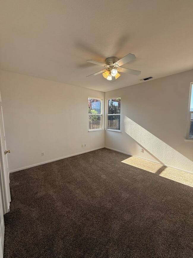 Building Photo - 20942 White Rock Dr