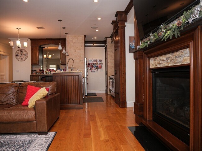 Building Photo - 161 Tudor St