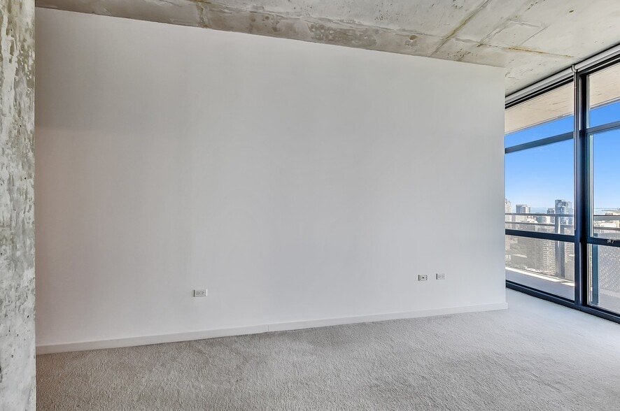 Building Photo - 235 W Van Buren St