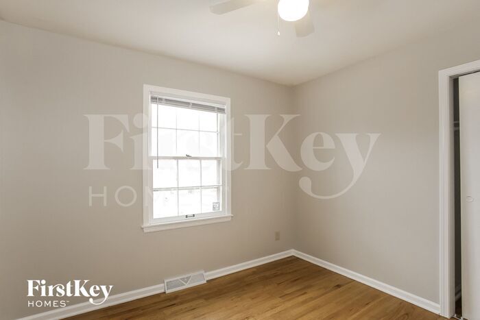 Building Photo - 7625 NW Milrey Dr