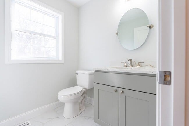 Building Photo - 100 Brentwood Ave