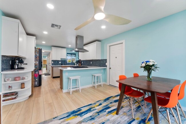 Building Photo - SPACIOUS 4 BEDROOM/2 BATHROOM HOME FOR REN...