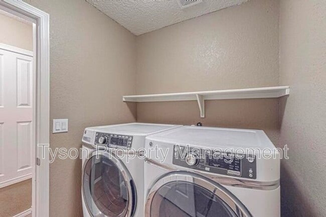 Building Photo - 10228 Nacimiento St NW
