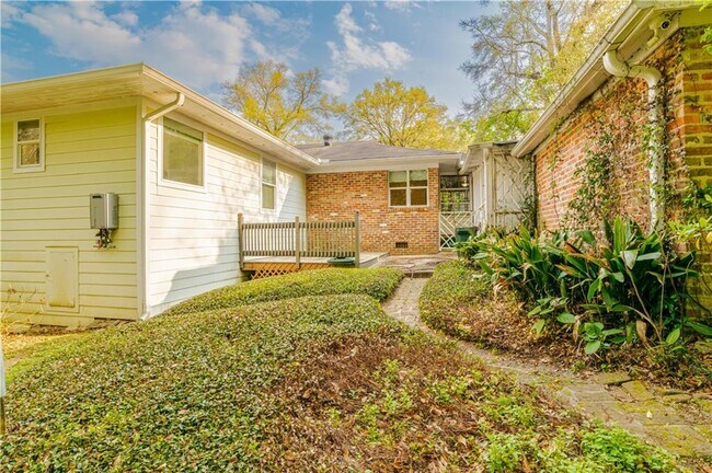 Building Photo - 324 Dalewood Dr