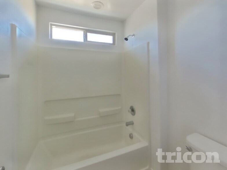 Building Photo - 4122 W Federal Way