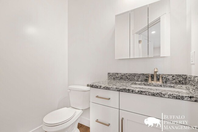 Building Photo - Beautiful brand new luxury 3 Bedroom 2.5 B...