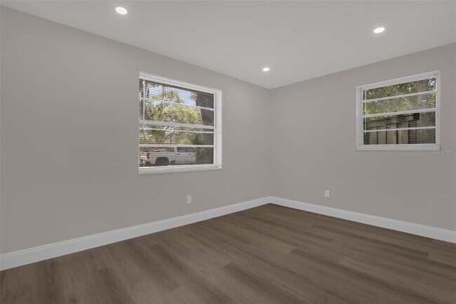 Building Photo - 518 Lavon Dr