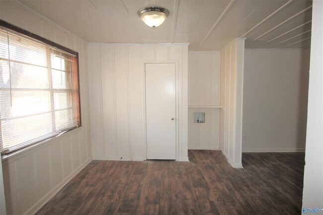 Building Photo - 4100 Broyles Ave SW