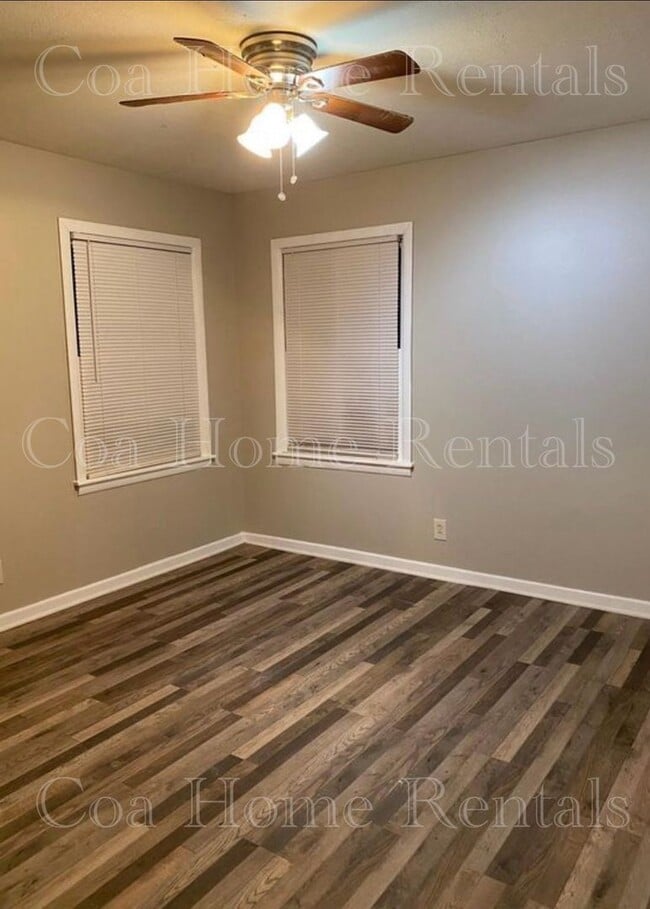 Building Photo - North East duplex