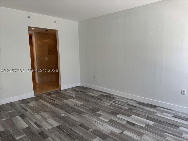 Building Photo - 1345 West Dr