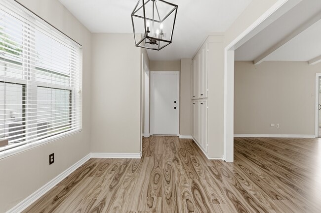 Building Photo - 445 Longmeadow Dr