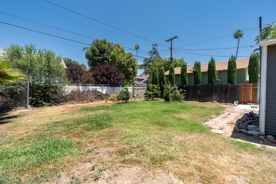 Building Photo - 4159 Larchwood Plz