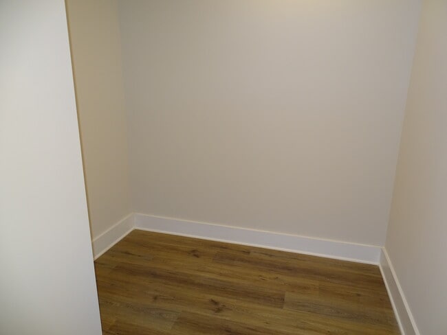 Building Photo - 146 Bromes Wy