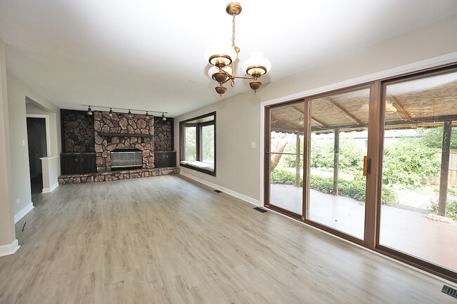 Building Photo - 661 Sycamore Dr