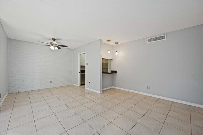 Building Photo - 2822 Briarhurst Dr