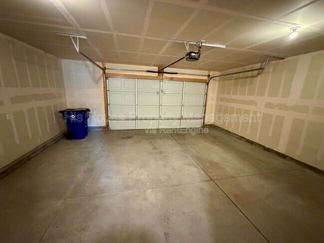 Building Photo - 2640 Brookstone Dr