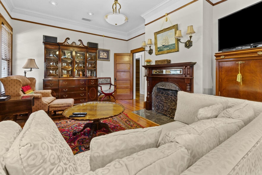 Building Photo - 305 NE 4 St