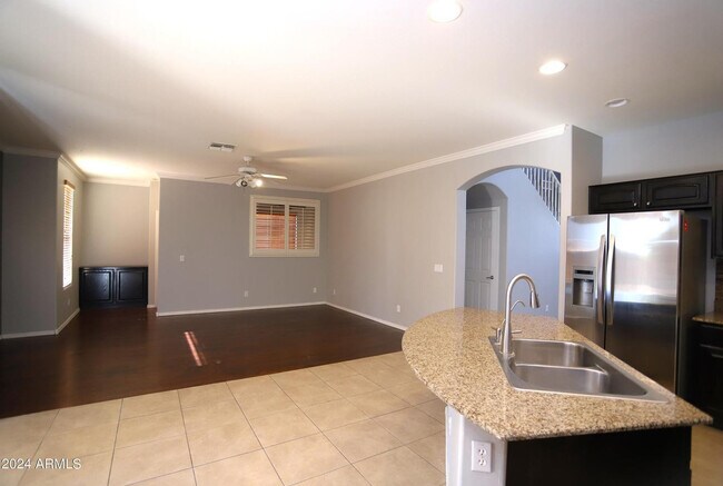 Building Photo - 2840 S Miller Dr