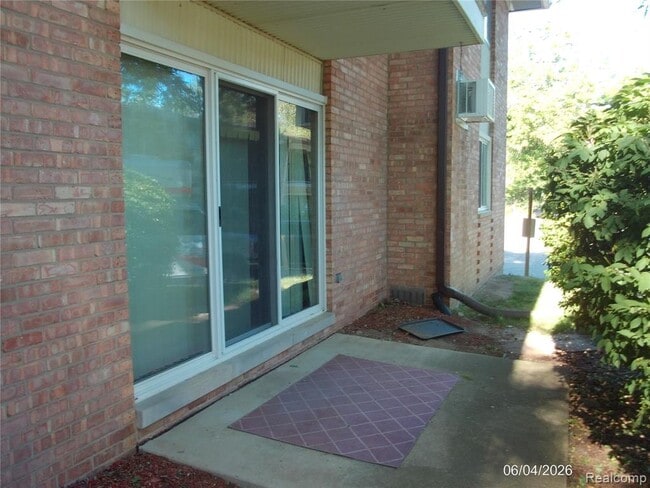 Building Photo - 1253 Island Dr