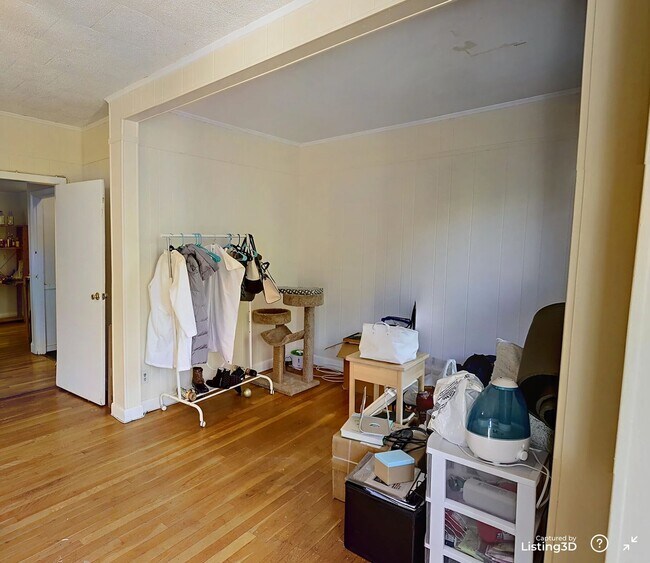 Building Photo - No Brokers Fee, Desirable BU Location, Walk to School, Wat-in Kitchen, Dishwasher, Deck, Laundry ...