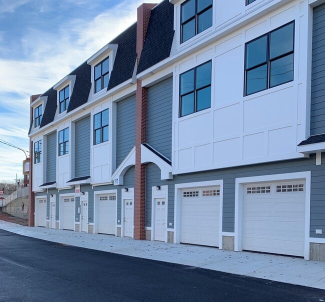 Building Photo - 11 Goodhue St