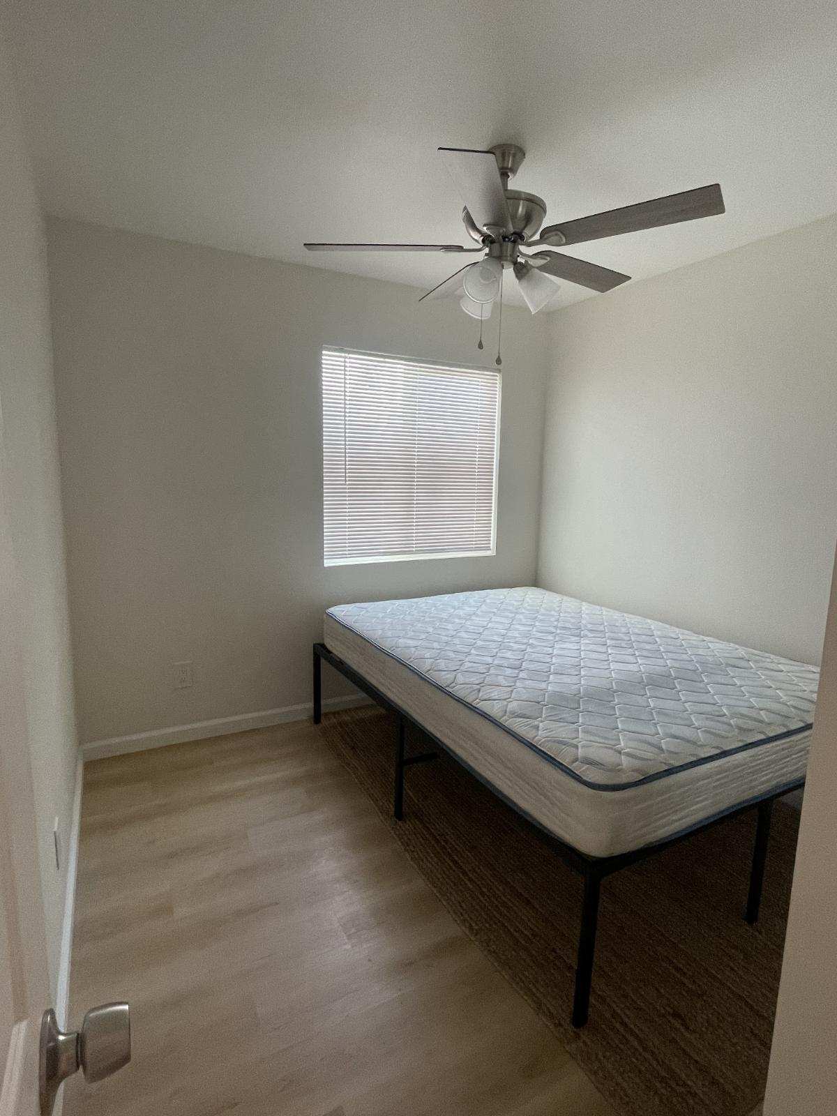 Building Photo - 1354 W 36th Pl