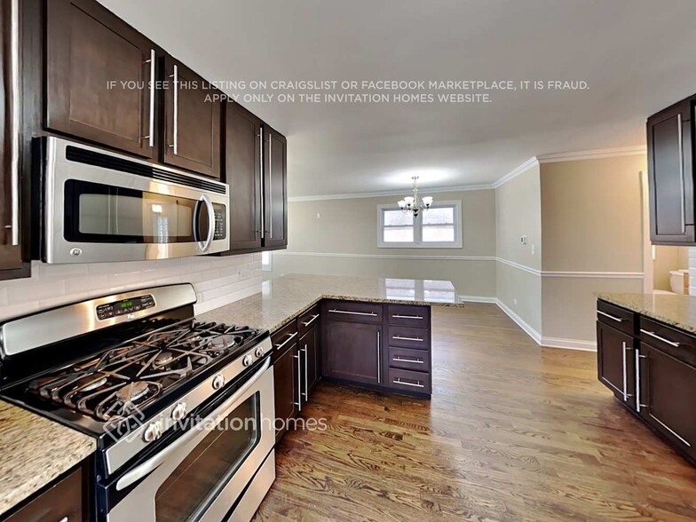 Building Photo - 5451 N Nagle Ave