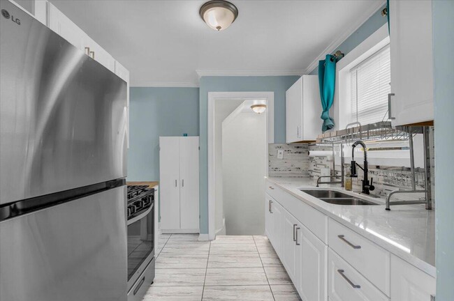 Building Photo - 14909 Griggs St