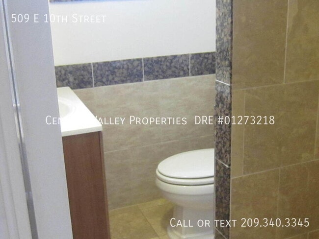 Building Photo - 509 10th St