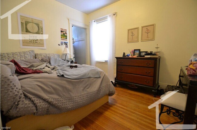 Building Photo - Sunny Allston 3-Bed/1-Bath for 9/1