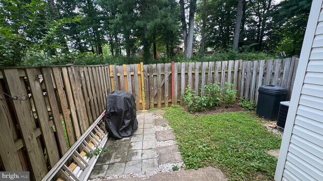 Building Photo - 14582 Earlham Ct