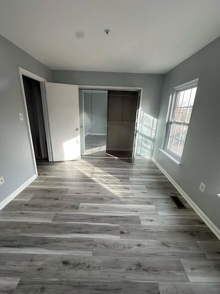 Building Photo - 7927 Foxcrest Ct