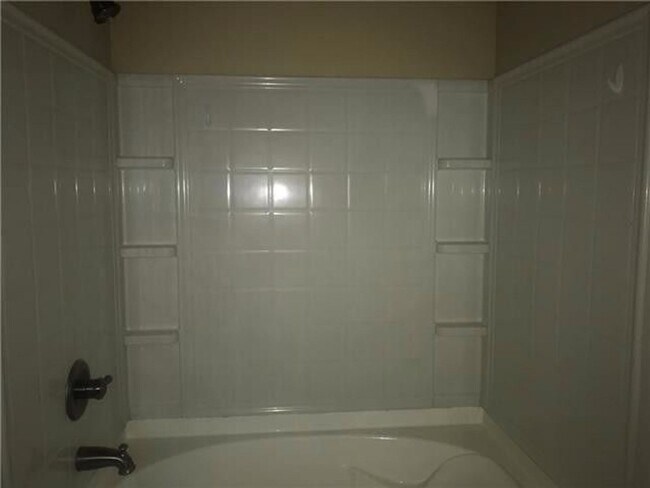 Building Photo - Great Townhome in Prime Locaton