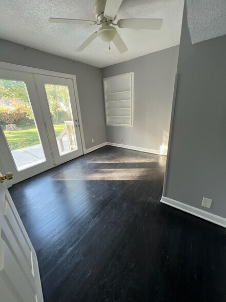 Building Photo - 5928 Fontana St