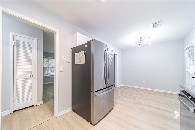 Building Photo - 690 Bellemeade Dr SW