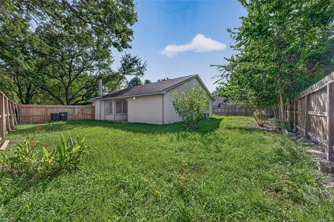 Building Photo - 14306 River Glen Dr