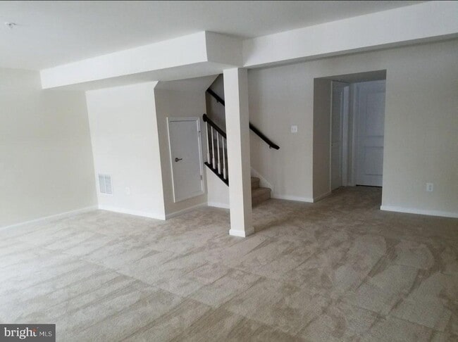 Building Photo - 135 Briarwood Ln