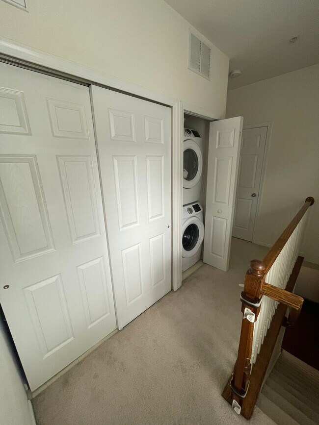 Building Photo - 265 Custer Ave