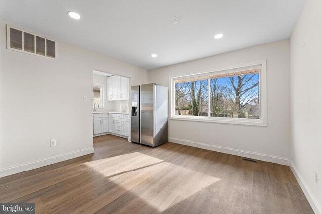 Building Photo - 7407 Kelvin Pl