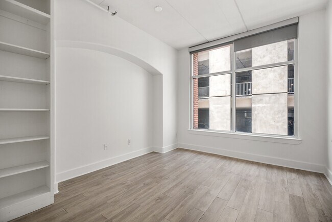 Building Photo - 1901 Post Oak Blvd