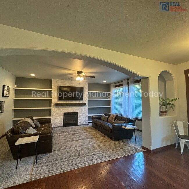 Building Photo - 4 Bedroom House in Puyallup! (Virtual Tour Available)